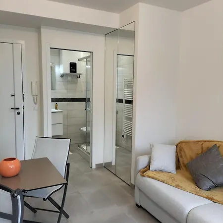 La Defense Arena Apartman *