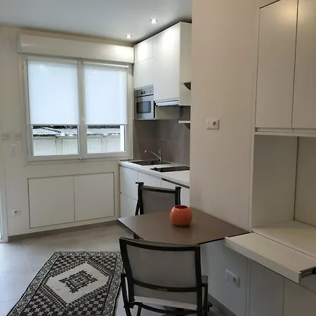 La Defense Arena Apartman *
